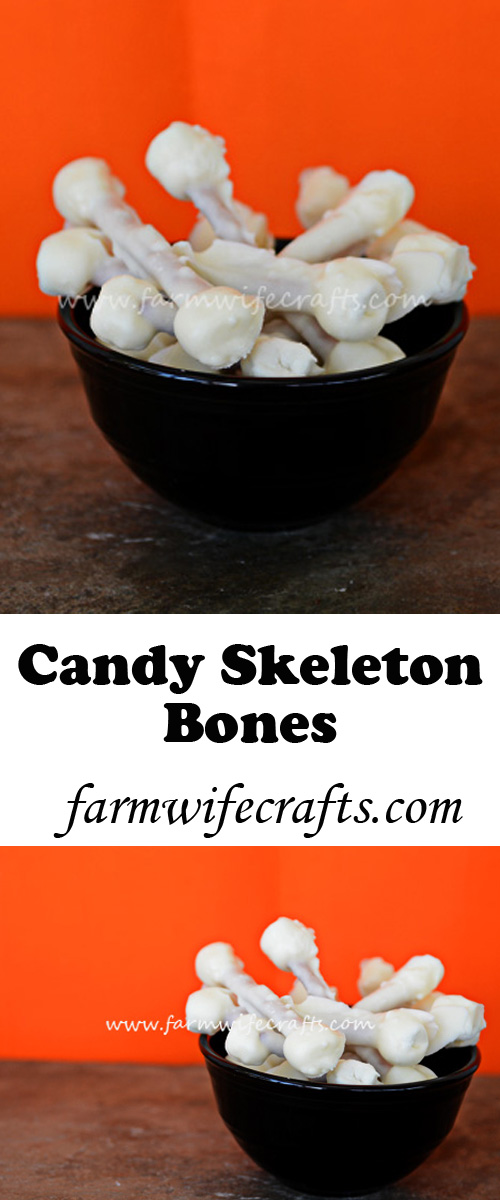 These candy skeleton bones are only 3 ingredients. Pretzels, marshmallows and white chocolate. Perfect for trick-or-treaters.