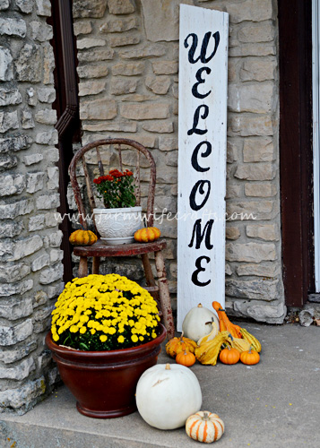 Dress up your front porch and make guests feel welcome with this DIY welcome porch sign.