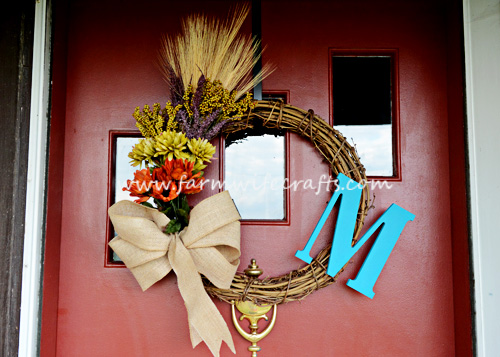 the perfect wreath to decorate your door for fall.