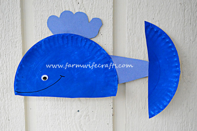 Easy to make this blue whale paper plate craft is perfect for toddlers who love the ocean. perfect for ocean lessons in the classroom.