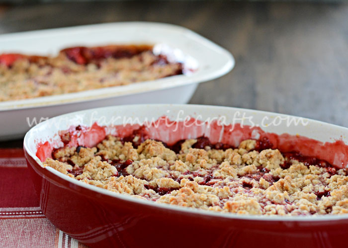 Strawberry and rhubarb are the tastes of summer! This strawberry-rhubarb crisp is the perfect summer dessert...and it's so easy to make.
