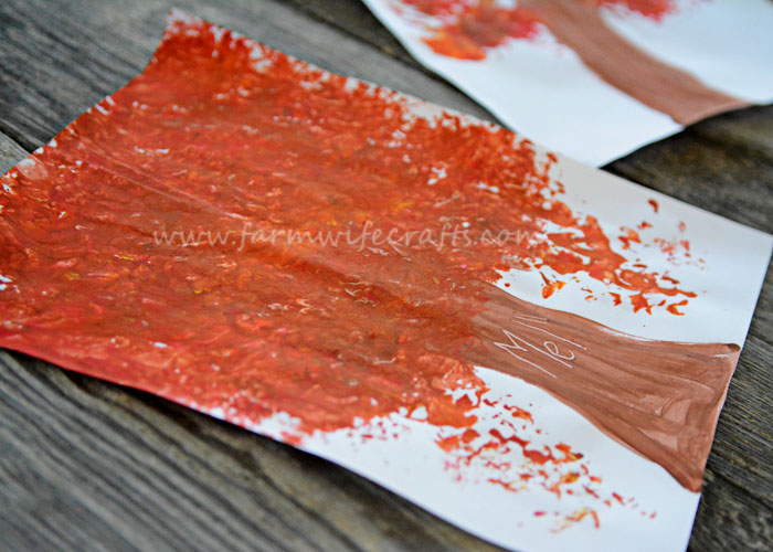 This tree foil painting is an easy and fun fall craft for kids, and adults, that brings the fall colors to life.