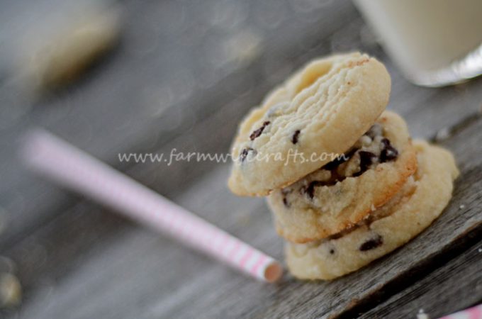 Who doesn't love a good chocolate chip cookie? Maybe warm with a glass of ice cold milk? If you are one of those people then you HAVE to try this recipe for these delicious Chocolate Chip Shortbread Cookies!