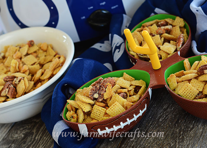 The temperatures are dropping and that can only mean one thing, harvest is almost here:)!!!  Oh wait, and football season!!!  This recipe if Crockpot Cornbread Chex-Mix is perfect for your next tailgate of football party.