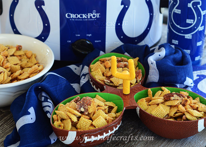 The temperatures are dropping and that can only mean one thing, harvest is almost here:)!!!  Oh wait, and football season!!!  This recipe if Crockpot Cornbread Chex-Mix is perfect for your next tailgate of football party.