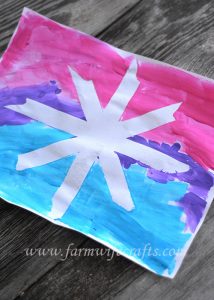 A simple craft to make with your toddler this winter are these snowflake paintings with masking tape.