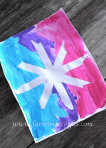 A simple craft to make with your toddler this winter are these snowflake paintings with masking tape.