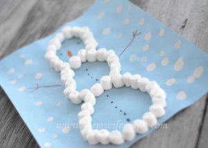 Are you looking for a simple craft to keep the kids entertained while it's too cold outside to go out and play?  This marshmallow snowman winter craft is just what you might be looking for!