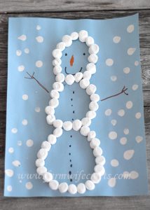 Are you looking for a simple craft to keep the kids entertained while it's too cold outside to go out and play?  This marshmallow snowman winter craft is just what you might be looking for!