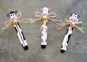 Are you looking for some fun and educational ways to teach your kids more about the world of agriculture?  I have compiled my top 12 Ag crafts to share with you!