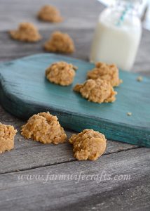 Do you love chocolate no-bake cookies?  If you answered yes, then you have to try these peanut butter no-bake cookies!