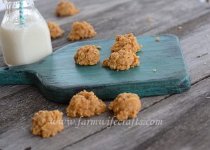 Do you love chocolate no-bake cookies?  If you answered yes, then you have to try these peanut butter no-bake cookies!