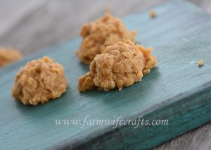 Do you love chocolate no-bake cookies?  If you answered yes, then you have to try these peanut butter no-bake cookies!