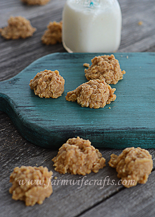 Do you love chocolate no-bake cookies?  If you answered yes, then you have to try these peanut butter no-bake cookies!