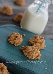 Do you love chocolate no-bake cookies?  If you answered yes, then you have to try these peanut butter no-bake cookies!