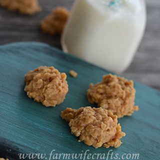 Do you love chocolate no-bake cookies? If you answered yes, then you have to try these peanut butter no-bake cookies!
