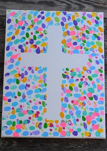 Are you looking for an easy Easter craft to make with your kids that you can enjoy for years?  This Easter Fingerprint Canvas might be the perfect craft!