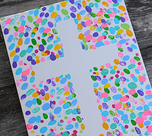 Are you looking for an easy Easter craft to make with your kids that you can enjoy for years? This Easter Fingerprint Canvas might be the perfect craft!