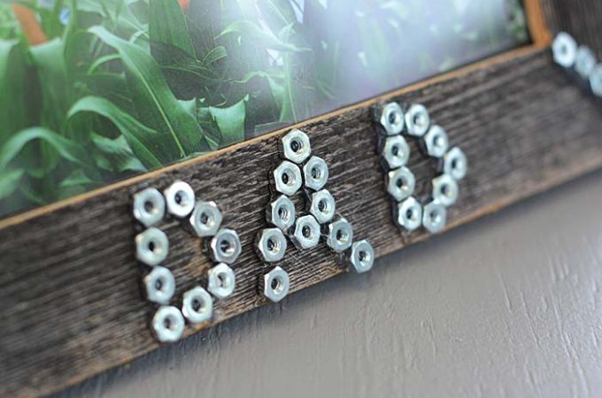 Father's Day is just a few days away and if you are scrambling trying to find something for the kids to make for their dad, this simple picture frame might just be the thing!