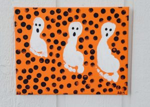 This Ghost Footprint Canvas is and easy, simple craft to make to enjoy every Halloween.  A bonus is that it also includes fingerprints as well!