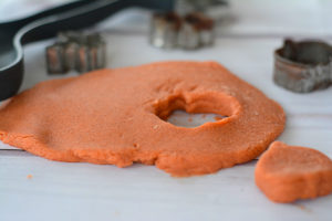 Do you need a quick and fun activity to do with your kids?  Maybe your looking for a fun sensory activity?  This Pumpkin Pie Playdough is perfect for both and your kids won't be the only ones enjoying themselves.