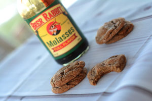 Are you looking for a cookie with a little bit of spice and a little bit of sweetness?  Look no further then these delicious Molasses Sugar Cookies!