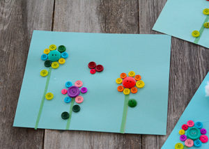 Who's ready for spring flowers, sunshine, and blue skies??? I definitely am. This button flower craft definitely brightens up my home and adds a smile to my face when I look at it.