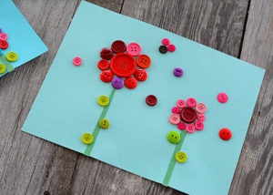 Who's ready for spring flowers, sunshine, and blue skies??? I definitely am. This button flower craft definitely brightens up my home and adds a smile to my face when I look at it.