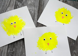Are you looking for some easy Easter crafts to make with your kids while their home?  This Easy Chick Fork Painting is super easy to make!