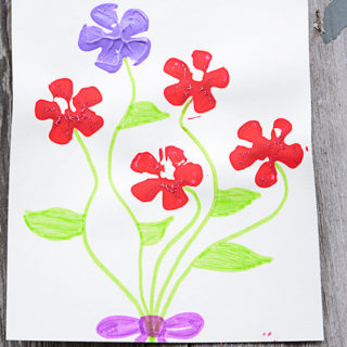 It's almost Spring!!!!!!  If you're ready for bright colors and flowers then have your kids make these easy-to-make, adorable Pop Bottle Flower Paintings.