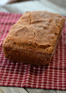 Does your family love banana bread?  Add a new twist on the traditional banana bread with this Snickerdoodle Banana Brad recipe.