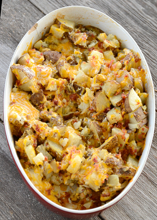 Are you look for an easy side dish?  Maybe one to go with your steaks or hamburgers that you're grilling.  These Bacon Ranch potatoes are easy and so good!