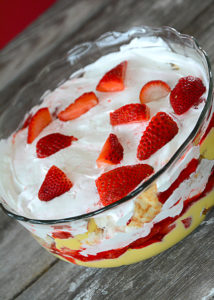 Who loves anything with strawberries?  If you answered, "yes," then you need to try this recipe for Strawberry Trifle.