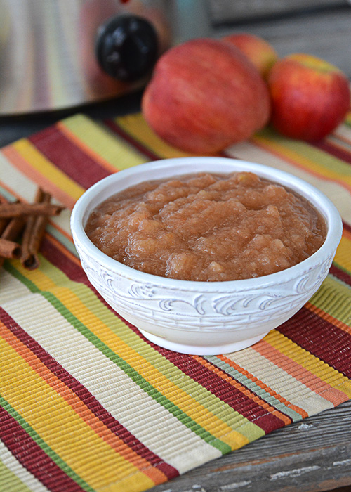 It's Fall and that means apple pickin' time.  Grab the family, head to the orchard, and pick some apples to make this Easy Crockpot Applesauce.