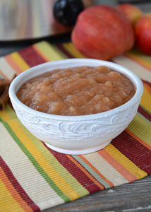 It's Fall and that means apple pickin' time.  Grab the family, head to the orchard, and pick some apples to make this Easy Crockpot Applesauce.