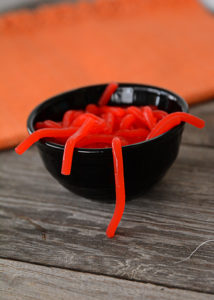 Are you getting ready for Halloween with the kids?  Maybe you're hosting a party!  These jello worms will be a hit and they're fun to make!