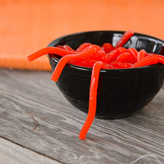 Are you getting ready for Halloween with the kids?  Maybe you're hosting a party!  These jello worms will be a hit and they're fun to make!