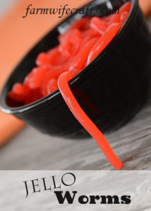 Are you getting ready for Halloween with the kids?  Maybe you're hosting a party!  These jello worms will be a hit and they're fun to make!
