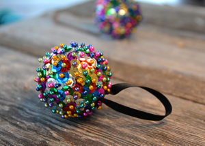 New Year's Eve may look a little different this year.  Whether you are ringing in the New Year at home, or with friends, you may be looking for something to keep the kids entertained while waiting for the ball drop.  This New Year's Eve Ball Craft For Kids only requires a few simple supplies and will no doubt keep the kids occupied so you can enjoy the evening.