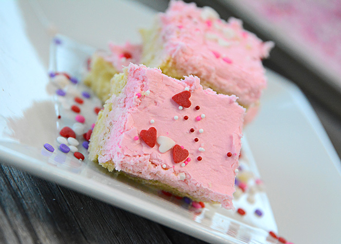 Do you love iced sugar cookies?  Then you need to try these Fluffy Sugar Cookie Bars.  Easy to whip up and with just the right amount of almond flavor they are delicious!