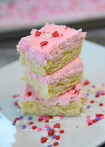 Do you love iced sugar cookies?  Then you need to try these Fluffy Sugar Cookie Bars.  Easy to whip up and with just the right amount of almond flavor they are delicious!